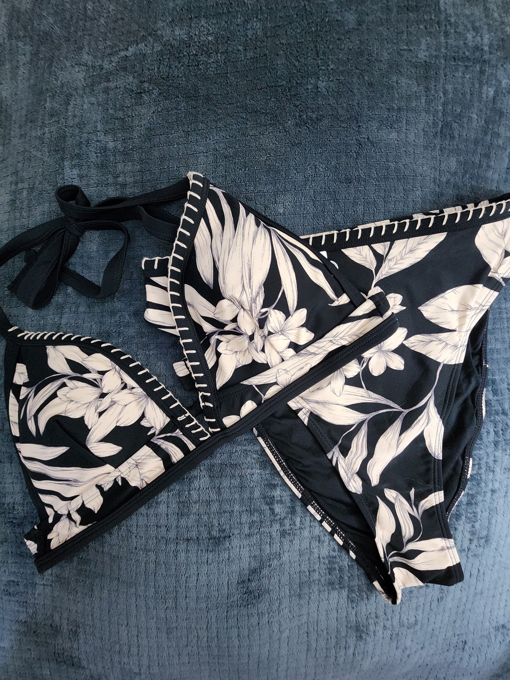 Cupshe Black & Cream Floral Lace-Trim Bikini Set